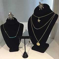 Jewelry Gallery Image: 2 of 4